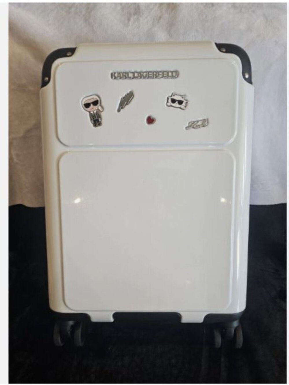 Karl Lagerfeld Paris 20" White Expandable Suitcase-NEW w/tags-combo lock
